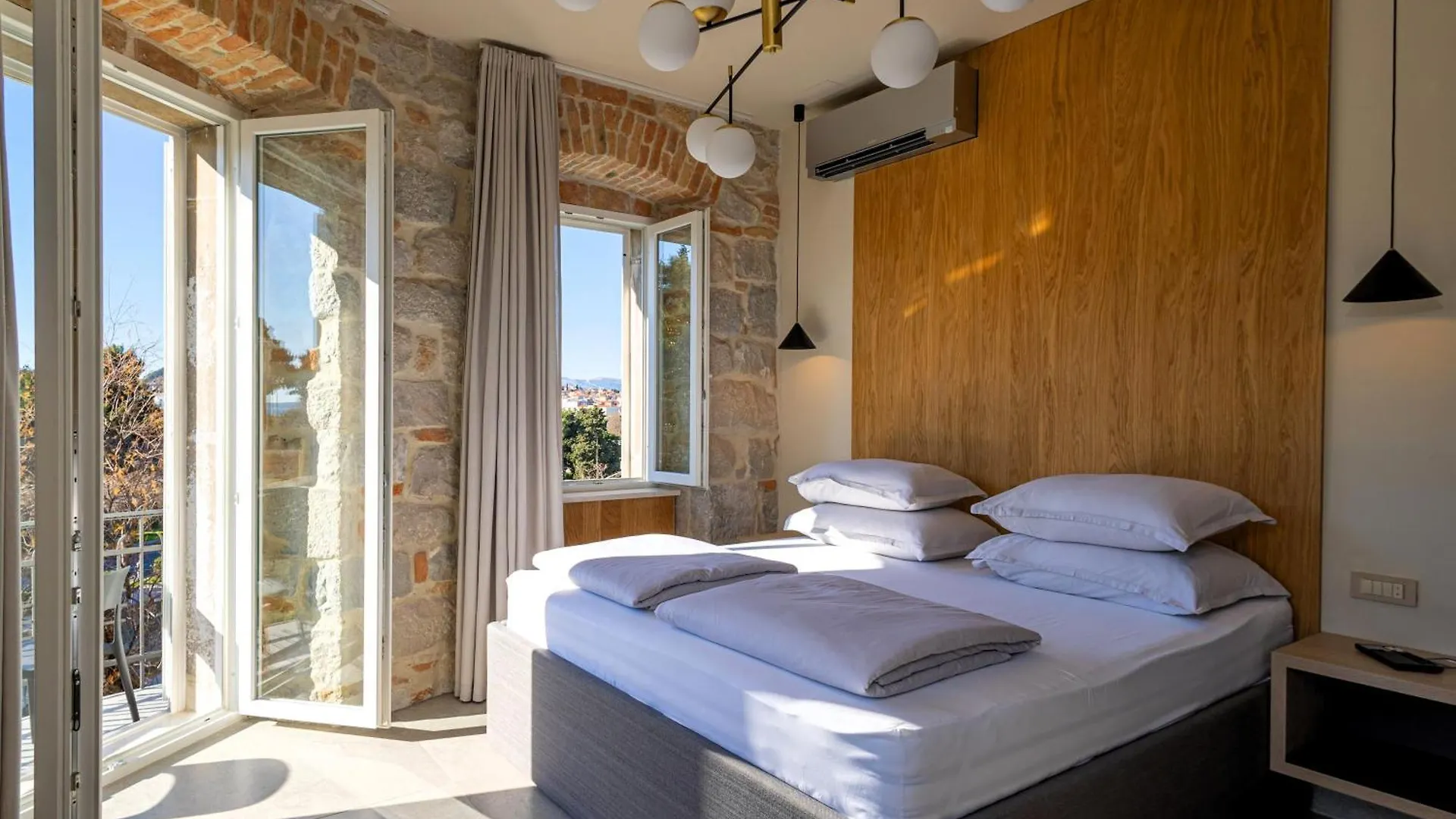 East Coast Deluxe Rooms Split