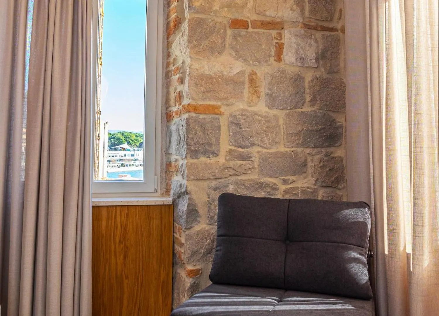 East Coast Deluxe Rooms Split