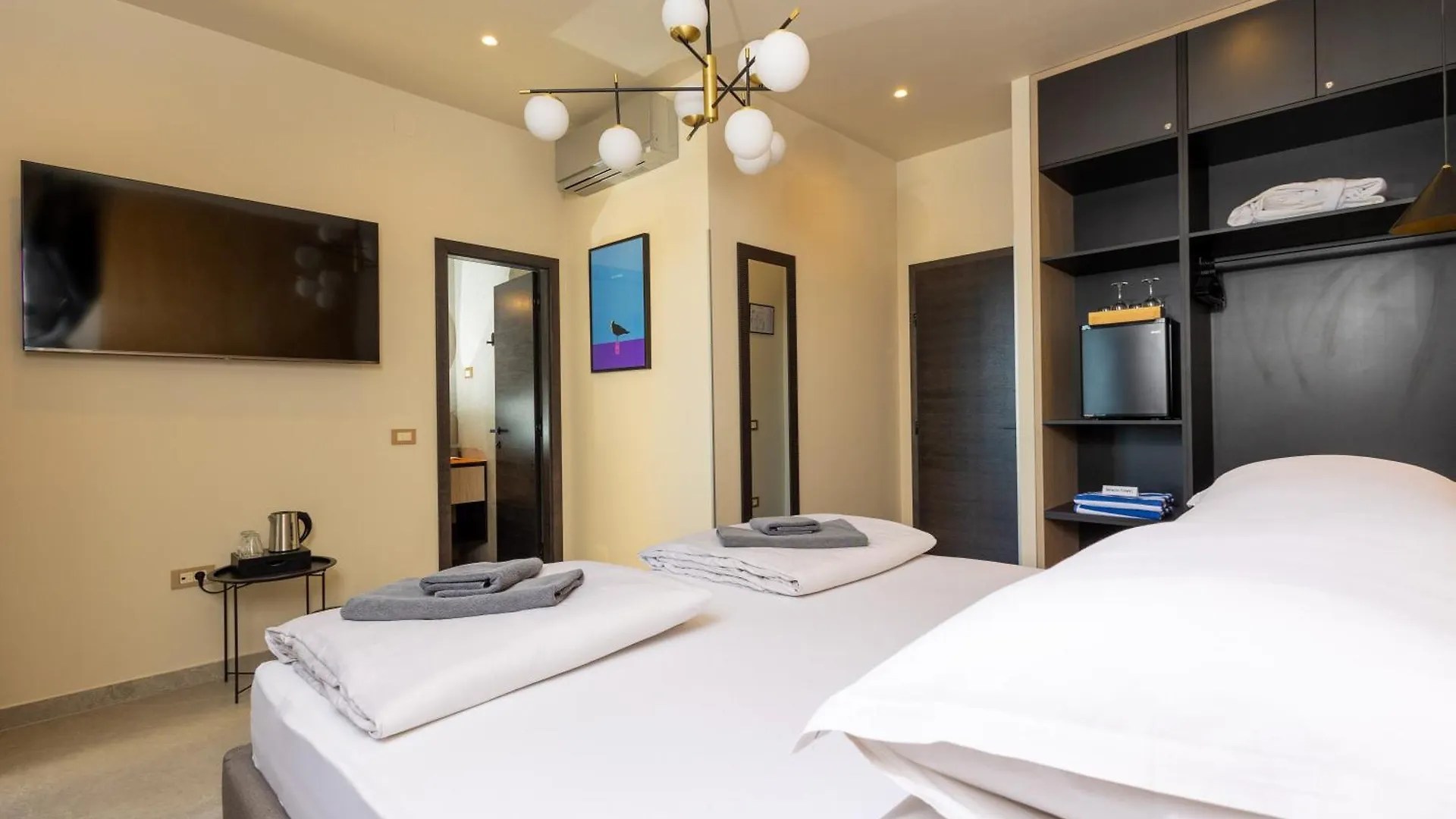 East Coast Deluxe Rooms Split