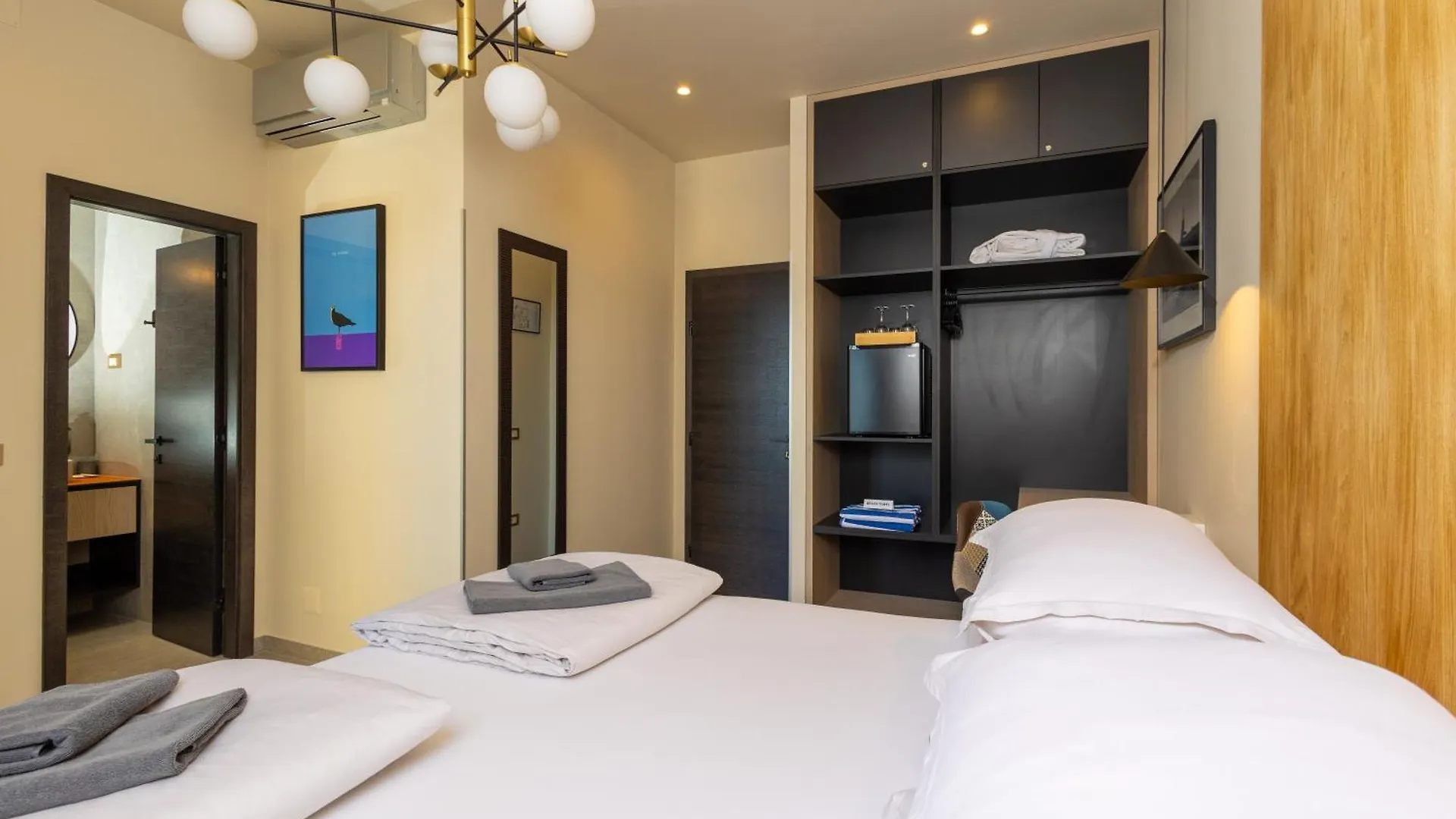 East Coast Deluxe Rooms Split